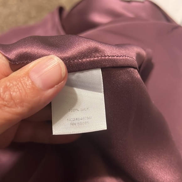 Nordstrom plum notched cap sleeve v neck 100% silk top - Picture 9 of 9